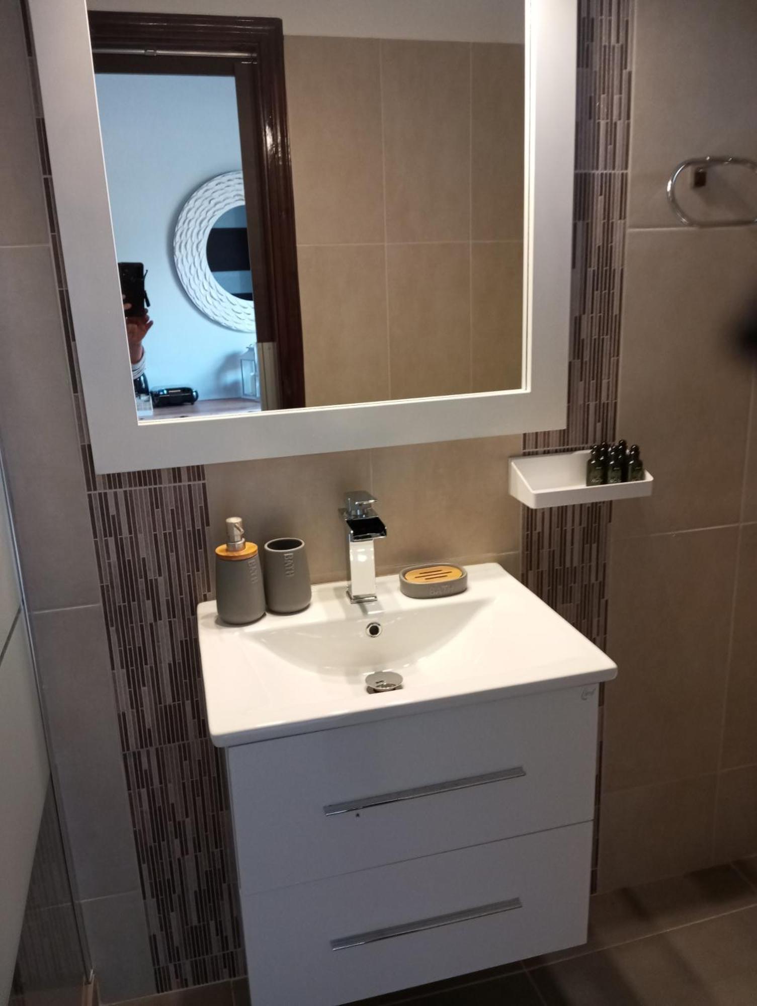 Machi Rooms Патитири Екстериор снимка