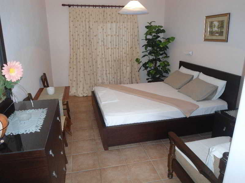 Machi Rooms Патитири Екстериор снимка