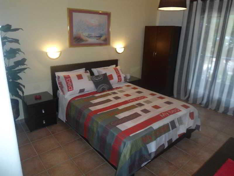 Machi Rooms Патитири Екстериор снимка